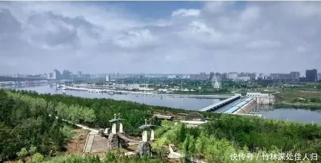 中国又一奇迹工程，耗资60亿在沙漠建造城市，如今人口众多