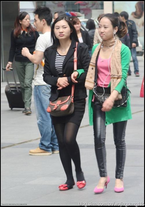 街拍:早春成都春熙路的时尚男女(图)