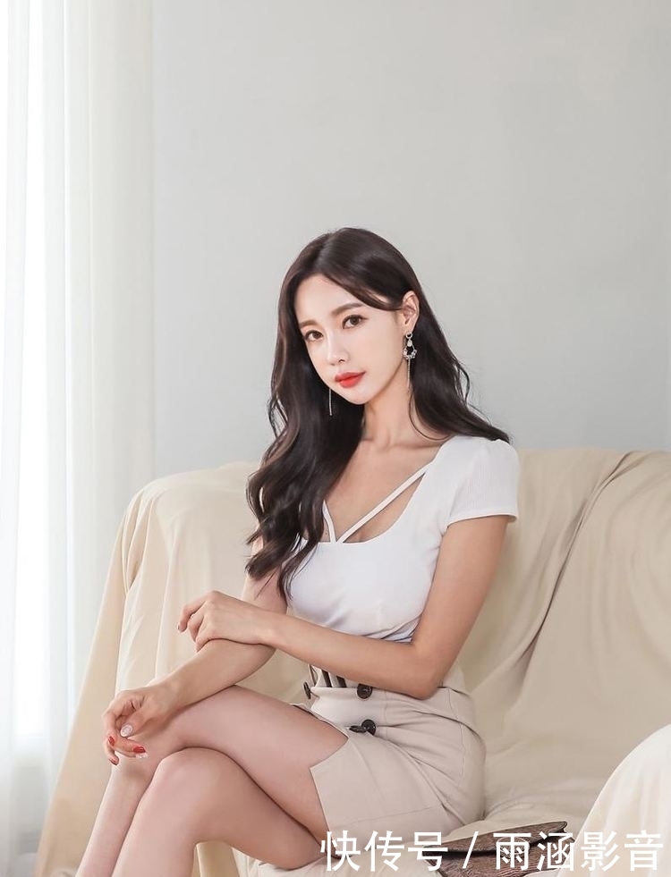 『美女』时尚街拍,美女穿职业装,很时尚