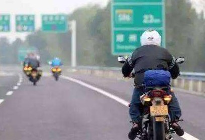 高速收费站：再过二十七天，摩托上高速政策落地，费用标准了解下