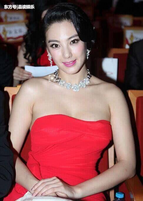 抹胸式的服装谁穿最好看?张雨绮称第二没人敢称第一!