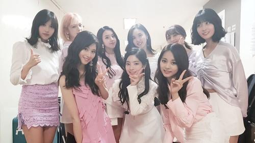 TWICE首次夏日回归MV尺度大突破！性感泳装秀出傲人魔鬼身材