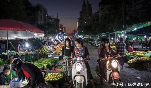 缅甸真实的“夜市”现状：富人与游客在挥霍，穷人们却还在辛苦劳