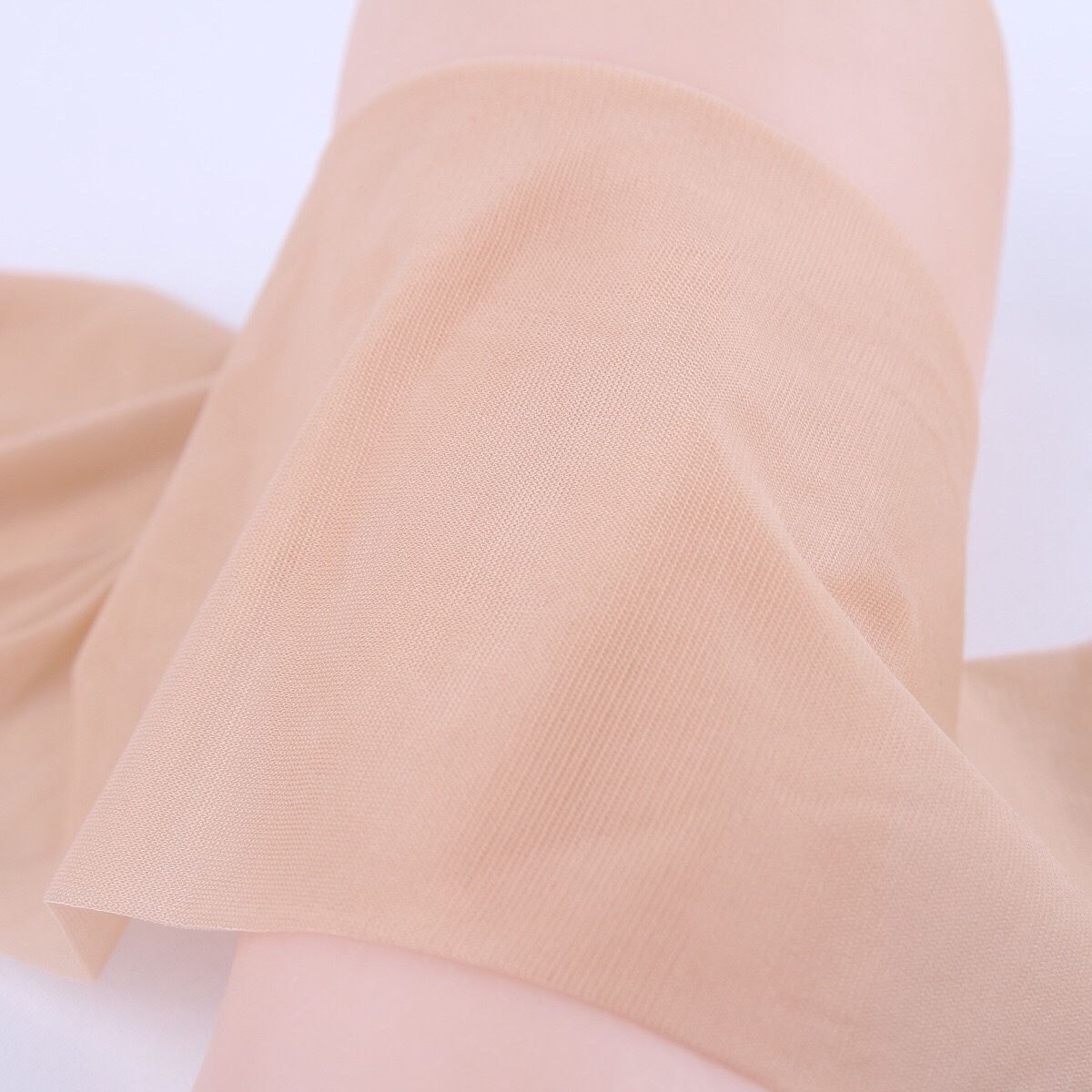 性感高跟鞋搭配轻薄丝袜，让你的玉足，更有气质更显白皙迷人