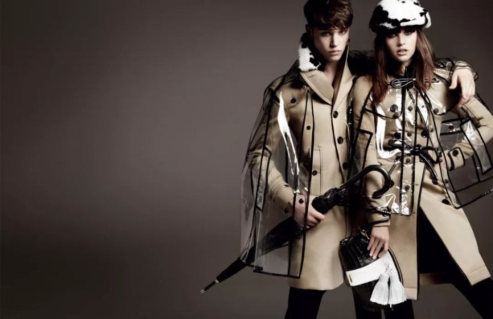 一双看不见的高跟鞋火了!这应该是我们和时尚距离最近的一次了吧?