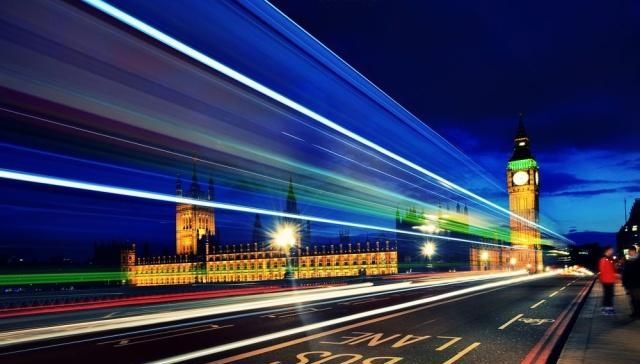 摄影技巧：拍摄车轨，这四招教你拍出好看的车轨