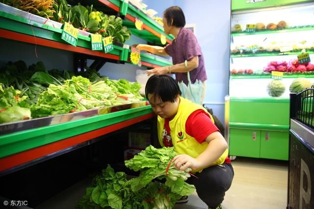 姐姐辍学供弟弟上大学,弟弟工作后还让姐给他