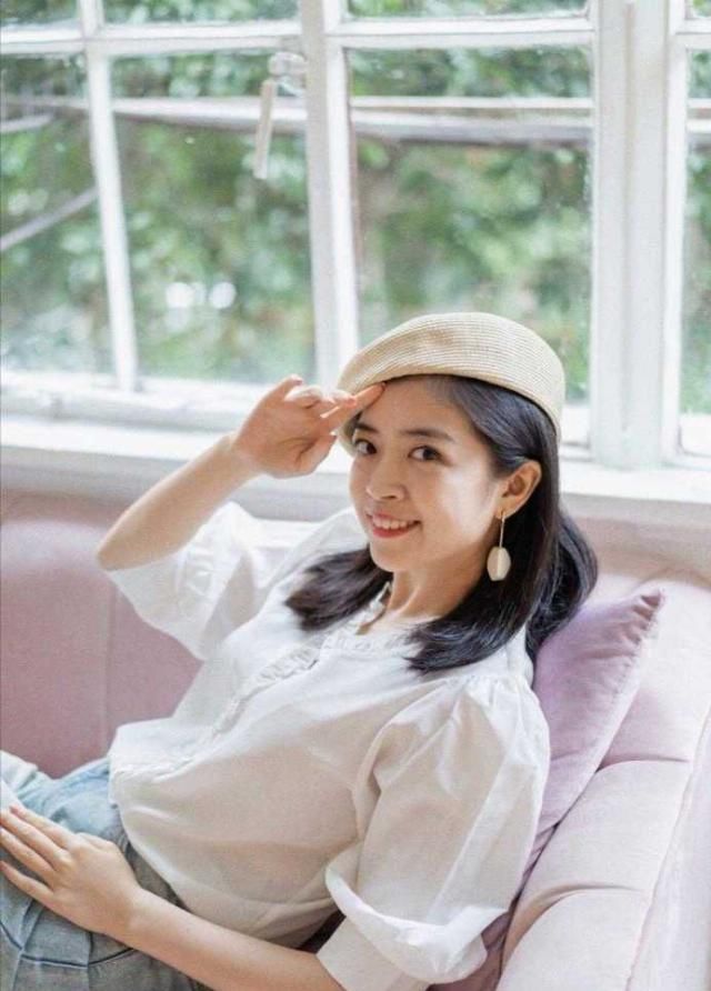  『十足』三木女神范十足，白衬衫搭配牛仔裤高级大气，贵气感十足