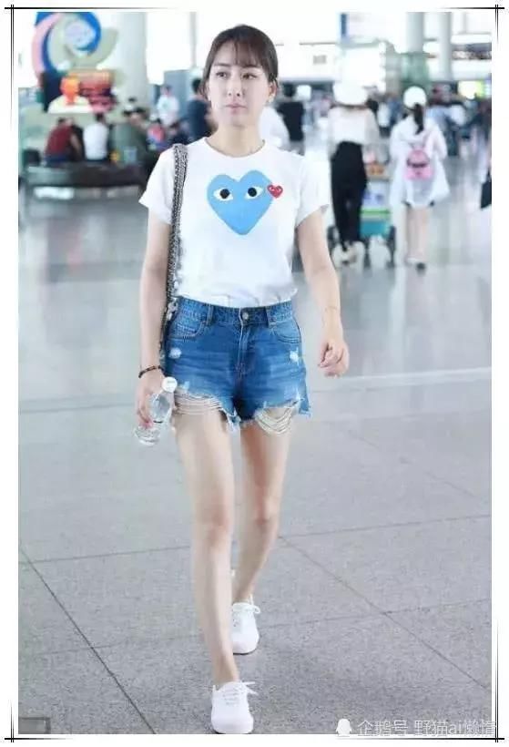 马苏真敢穿，短裤再提0.5厘米就是一览无余网友:你敢说我马漂亮