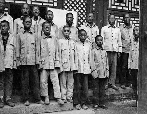 美国一位研究中国的学者，无意中在家里翻出来6000张中国老照片