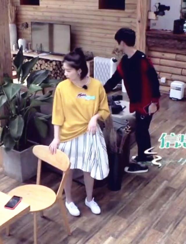 赵丽颖撞衫阚清子，一个灾难，一个惊艳，网友：纪凌尘眼光真独特