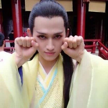 看了长发美男子，你会怀疑自己的性取向