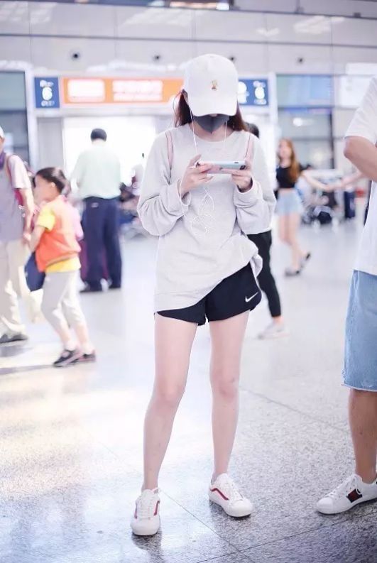 除了牛仔短裤，这个夏天还有很多其他时髦选择!