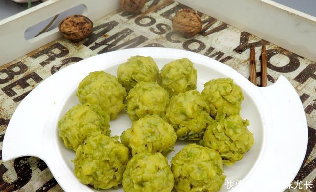  『孩子』树上撸一把就是美食，简单一蒸味道甜丝丝的，大人孩子都爱吃