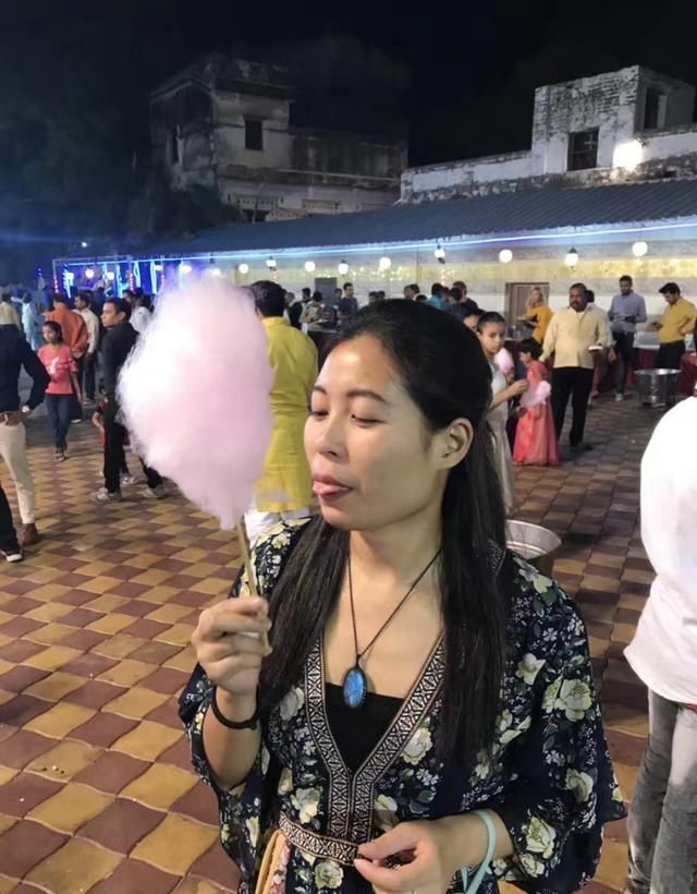 中国姑娘远嫁印度定居恒河畔，借钱开客栈当上老板娘