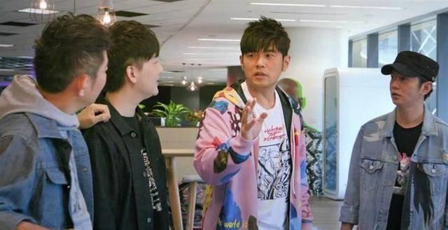  『少见』周董新综被评太尴尬，自己少见破口大骂怒批网飞毫无诚意，气坏周杰伦！