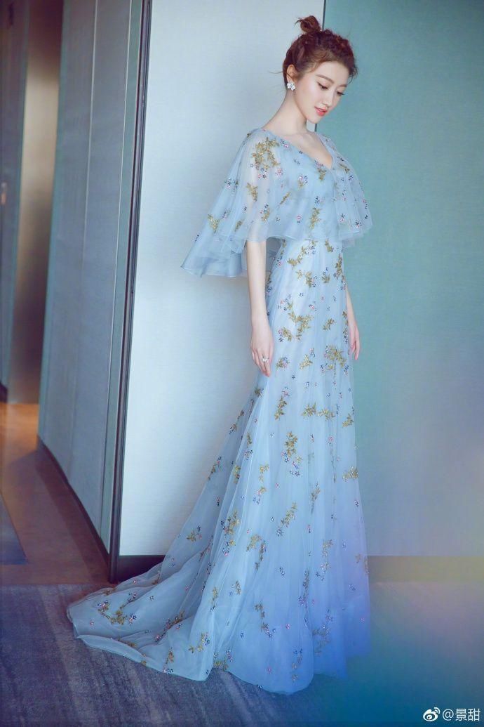 景甜飘了!胖的上衣拉链拉不上不说，短裤外面穿包臀裙几个意思?