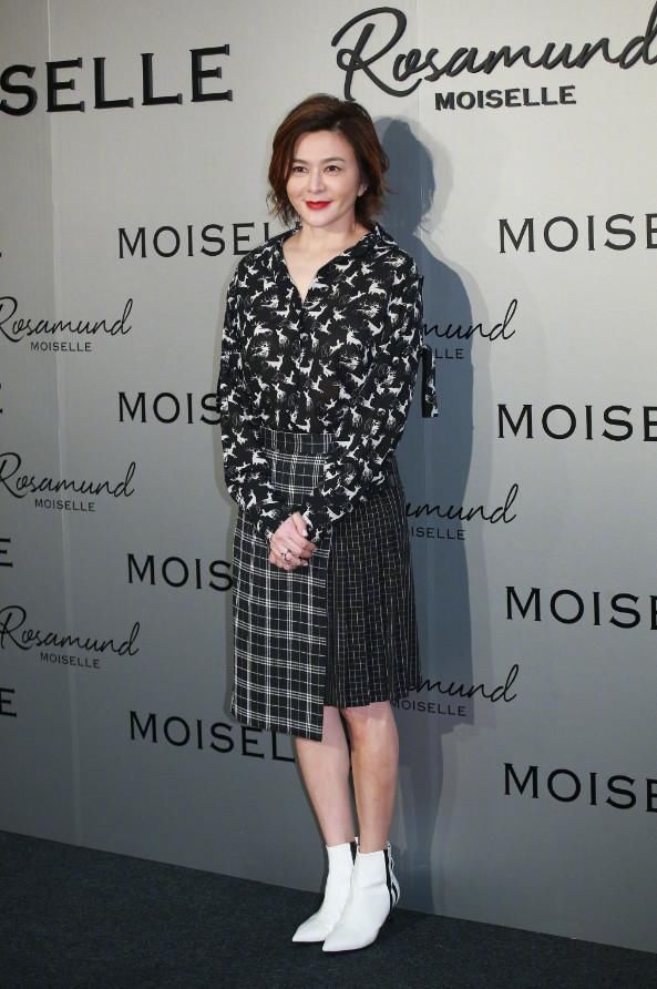 关之琳打扮减龄，遮不住老态，网友:当年十三姨，现在十三姨妈!