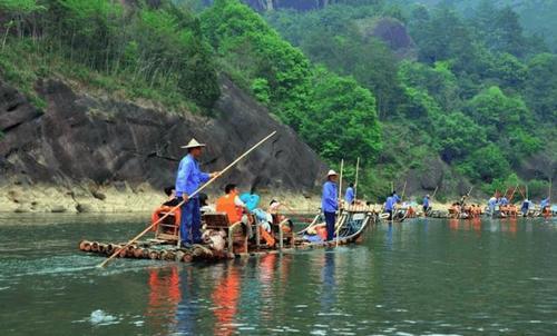 中国这个高铁站以景区命名，却坑了无数游客，你来过吗？