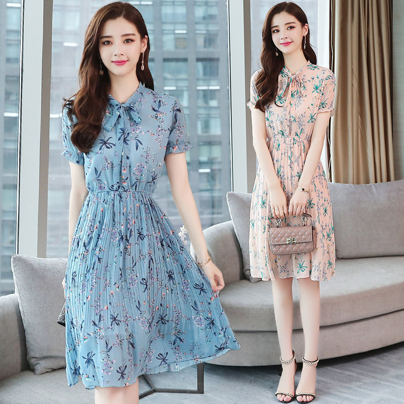 老实说“蜂腰”连衣裙火了，比冷风裙时尚洋气，适合40岁女人