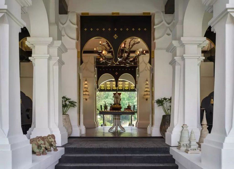 见多了平民王后,低调的比利时王后才是天生贵族!