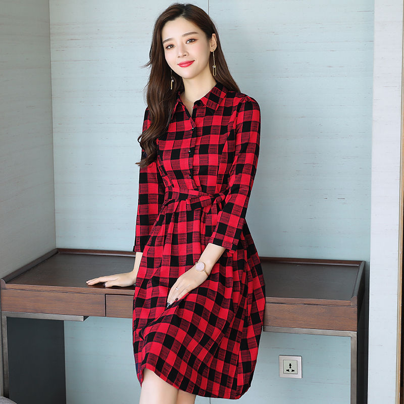 性感的女人就是大胆!瞧下图这个女人，性感妩媚女人味十足