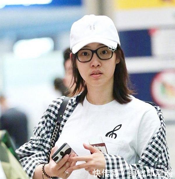 白百何太敢穿！穿超短裤太紧硬穿勒出三角区，网友笑晕在厕所！