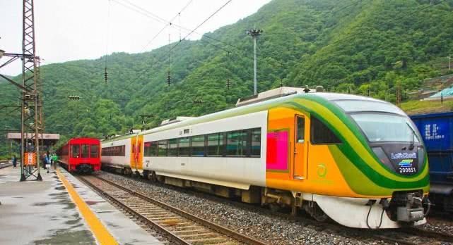 为啥一趟火车有上千乘客，连几十份盒饭都卖不掉？乘务员说出实情