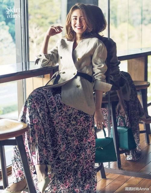  『碎花』“碎花裙”在春天如何搭配？这样甜美和浪漫的气质，你也能穿出来