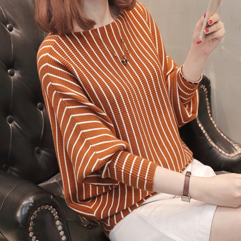 马上中秋，短袖别穿了，看这秋衫，时髦又遮肉，52岁小姨穿忒美