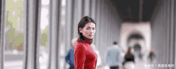 刘涛和范冰冰亮相巴黎时装周,一个美炸天,一个穿成灾难!