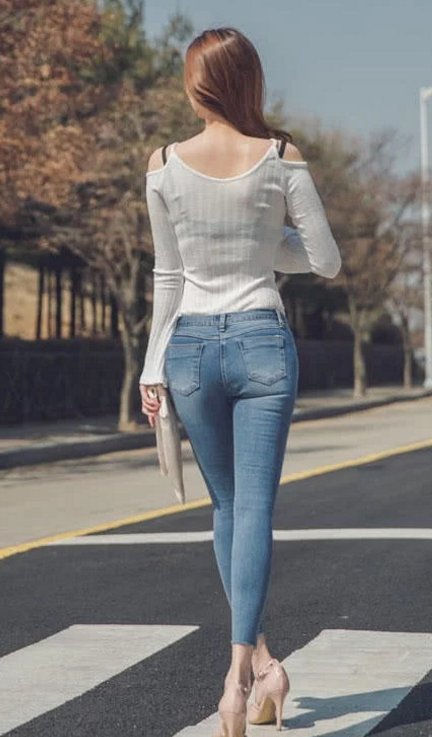 时尚:蓝色牛仔裤，穿起来总是令小姐姐们那样精神