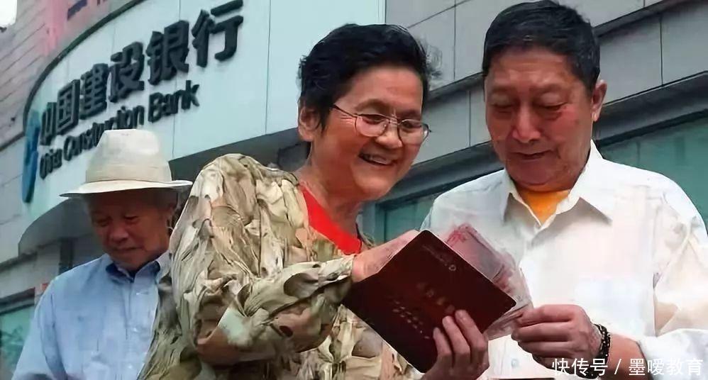 农民准备好钱！这次要交9万元，村干部带头收取，农民要积极配合