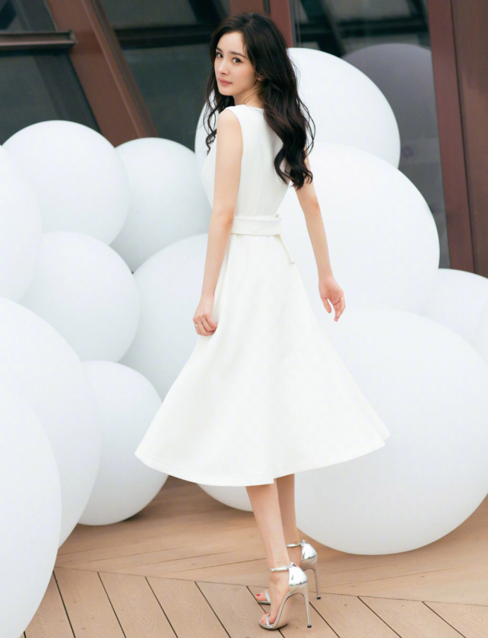 高跟鞋竟然如此神奇，难怪杨幂，江疏影走到哪都要带着