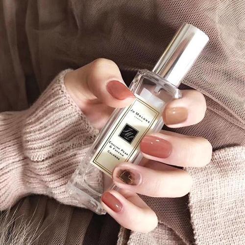 秋意浓，精致美甲加持你的时尚气质