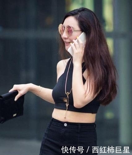  「摄影」街拍摄影：这么穿搭，腿显得很长，不仅身材高挑，还有迷人曲线