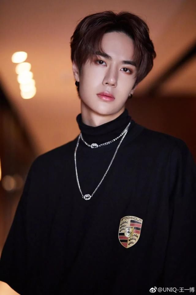 彩妆｜他的眼妆比黄子韬还妖艳！王一博做美妆博主C位出道吧~