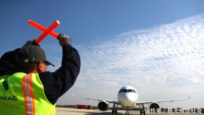 C919客机105架机首次完成空中远距离转场飞行