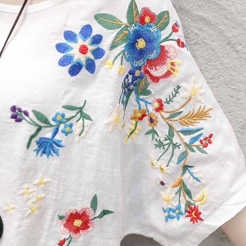 女人好身材别藏着，紧身T恤搭热裤，杨柳细腰也不过如此