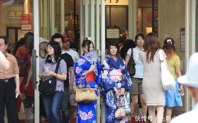 日本人:3万日元能在中国玩一个月吧?中国网友:可以去网吧试试