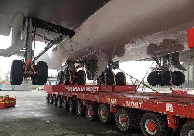 如何将波音747安全的送到酒店？看看Mammoet 1060马力SPMT的威力