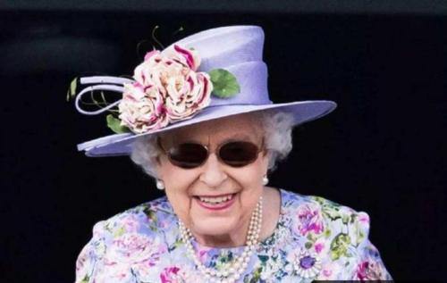 镜头下的英女王,皮肤焕白瑕疵少,凯特的优雅脸明显失色!