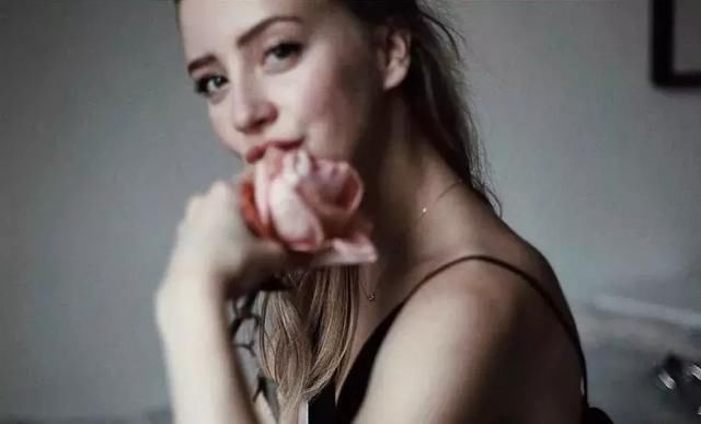 初代博主，最爱的还是她-换季穿衣没灵感?从她身上能找到!