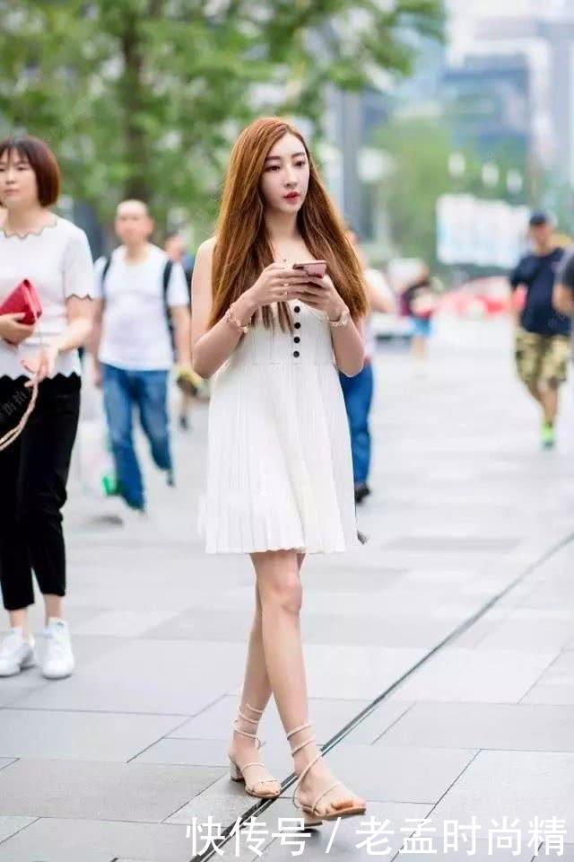 『摄影』摄影:连衣裙衬托更美的身姿,穿着之后时尚有型,青春美范十足!