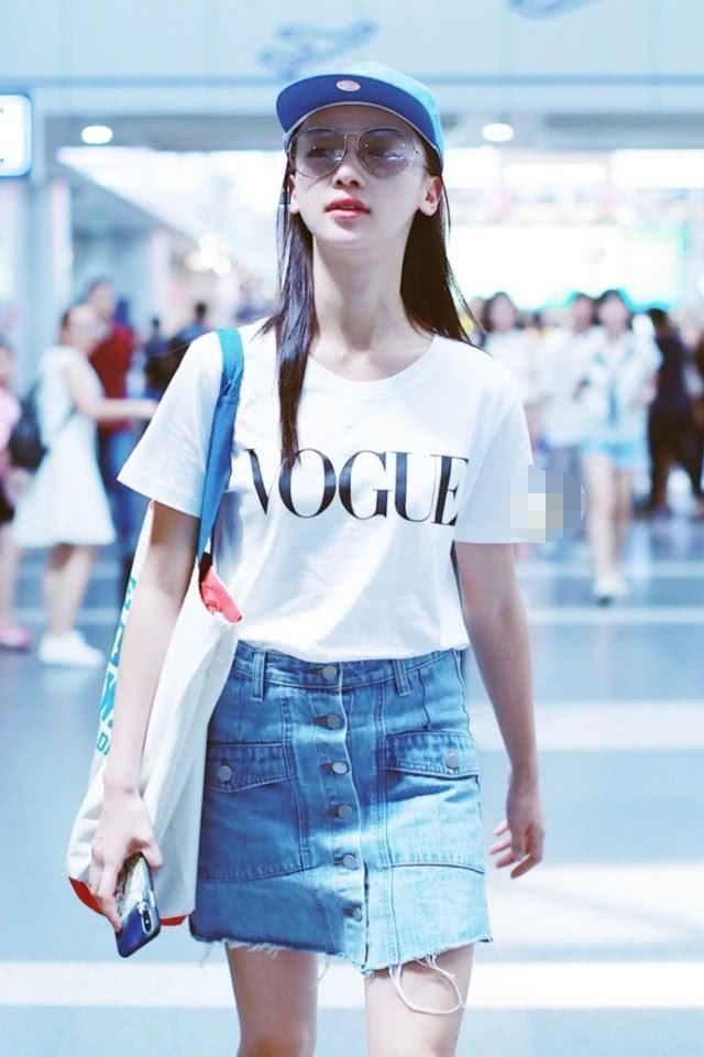 88斤的吴谨言穿小码衬衫裙都塞不满，网友：身材又瘦又柴！