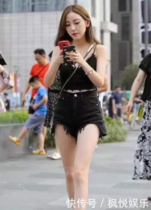 【美女】街拍:美女性感的小蛮腰,看起来很是吸引眼球