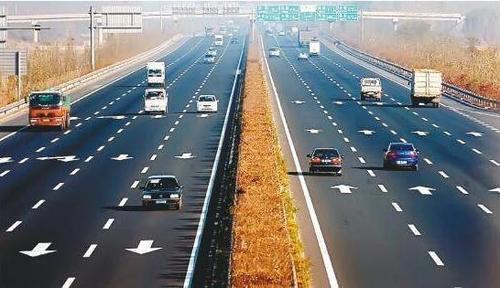 为什么跑高速时120码有的车很稳，有的车却很飘？