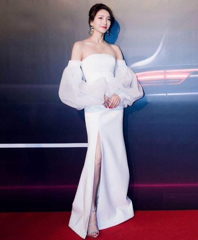 当31岁江疏影撞上25岁杨紫，终于明白气质和年龄哪个更重要了！