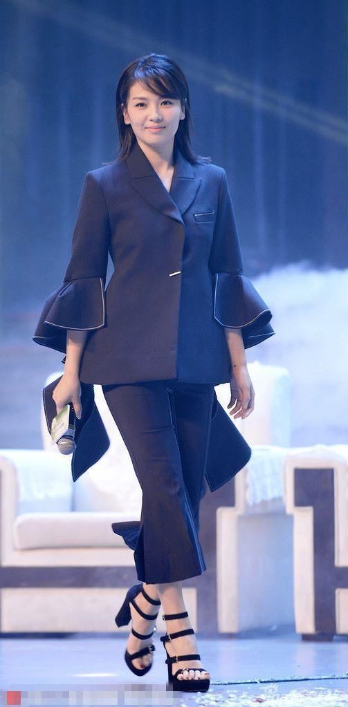 服装师该下岗了!刘涛穿抹胸裙变“多肉”，满屏的尴尬气息!