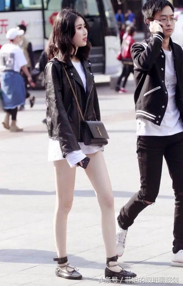 一组高颜值美女，街拍行走的气质，光鲜白皙的优雅美腿小姐姐